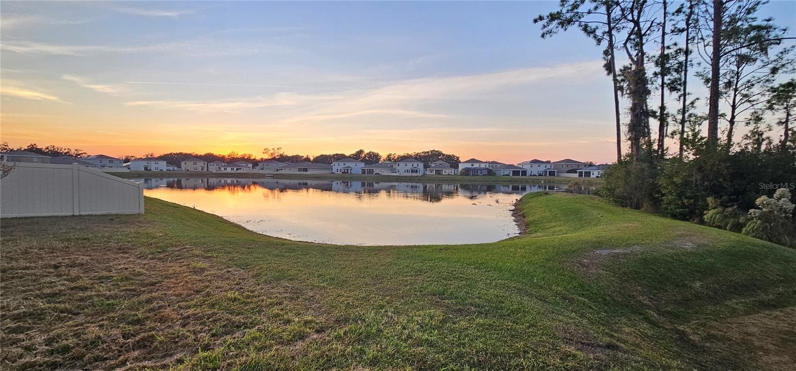 1220 Tahitian Sunrise Dr photo 3