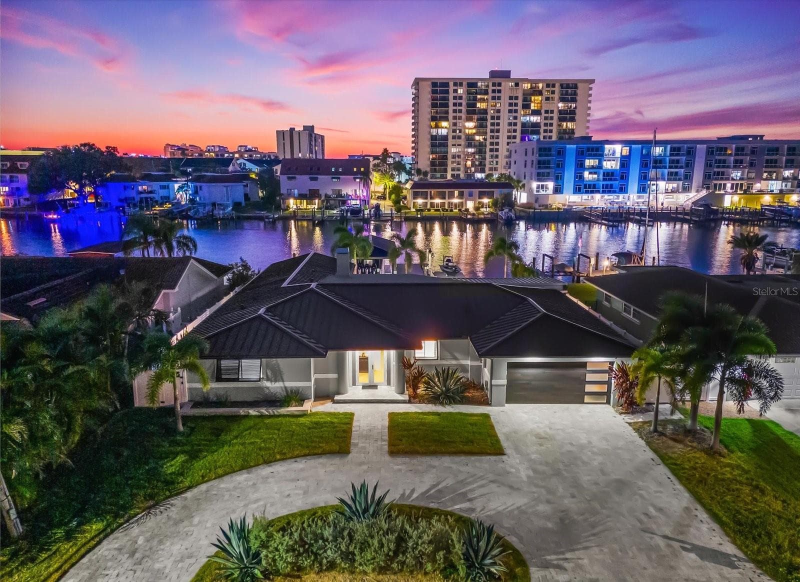 330 Leeward Is photo 2
