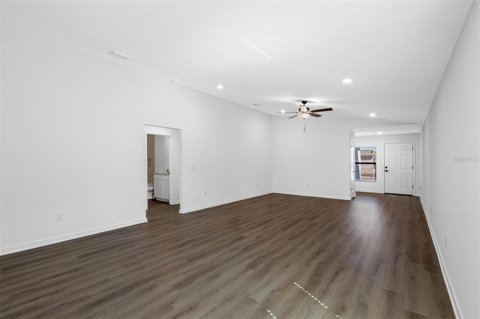 620 Blackthorn Dr photo 2