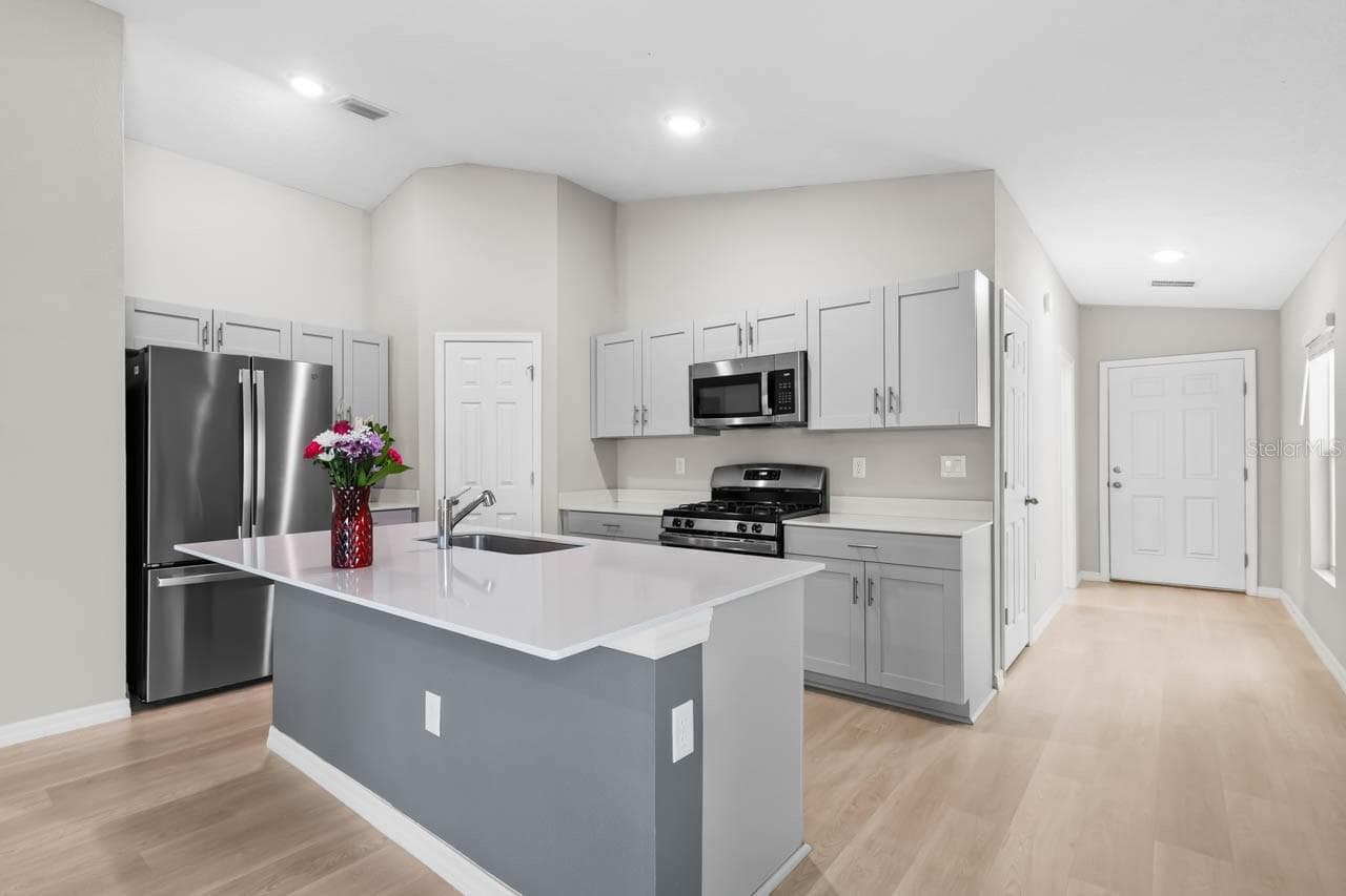 5424 Summer Sunset Dr photo 4