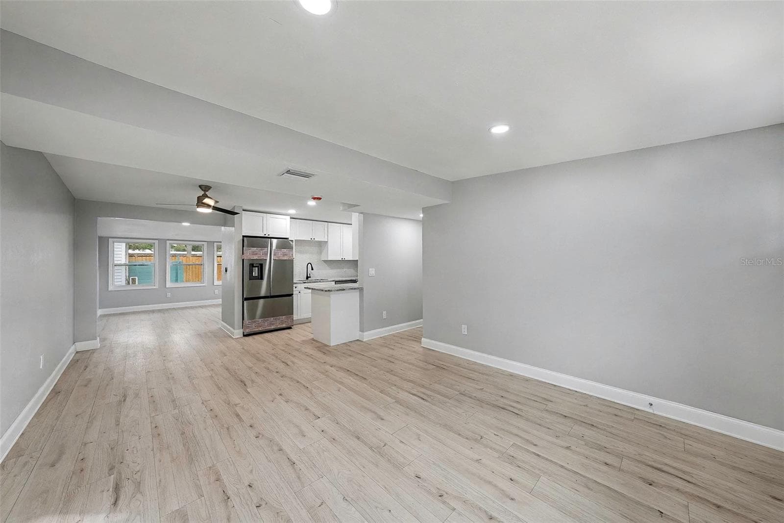 2162 Barcelona Dr photo 2