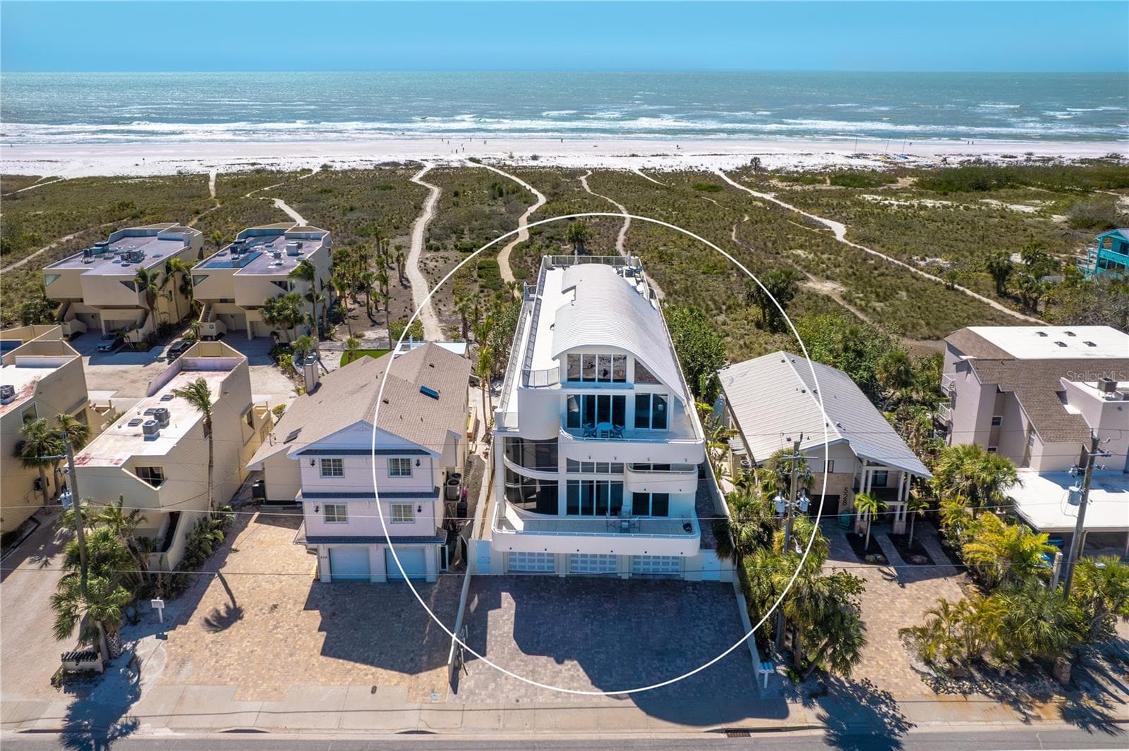 534 Beach Rd photo 2