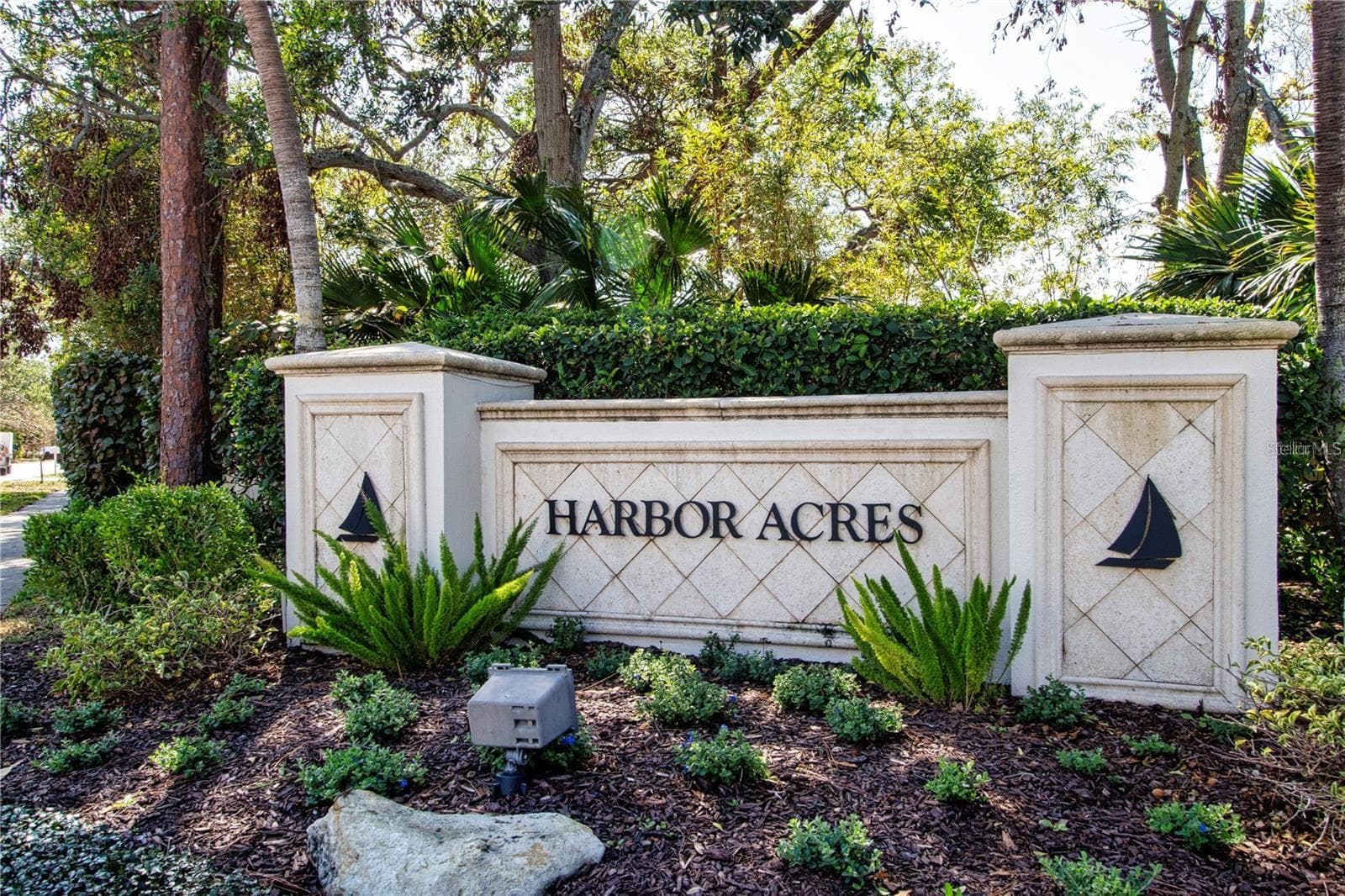 1509 Flower Dr photo 2