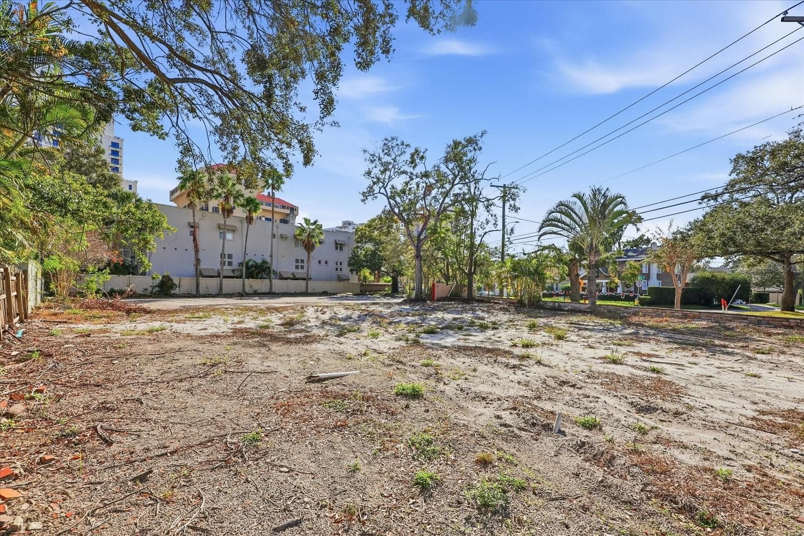 1504 S Howard Ave photo 3