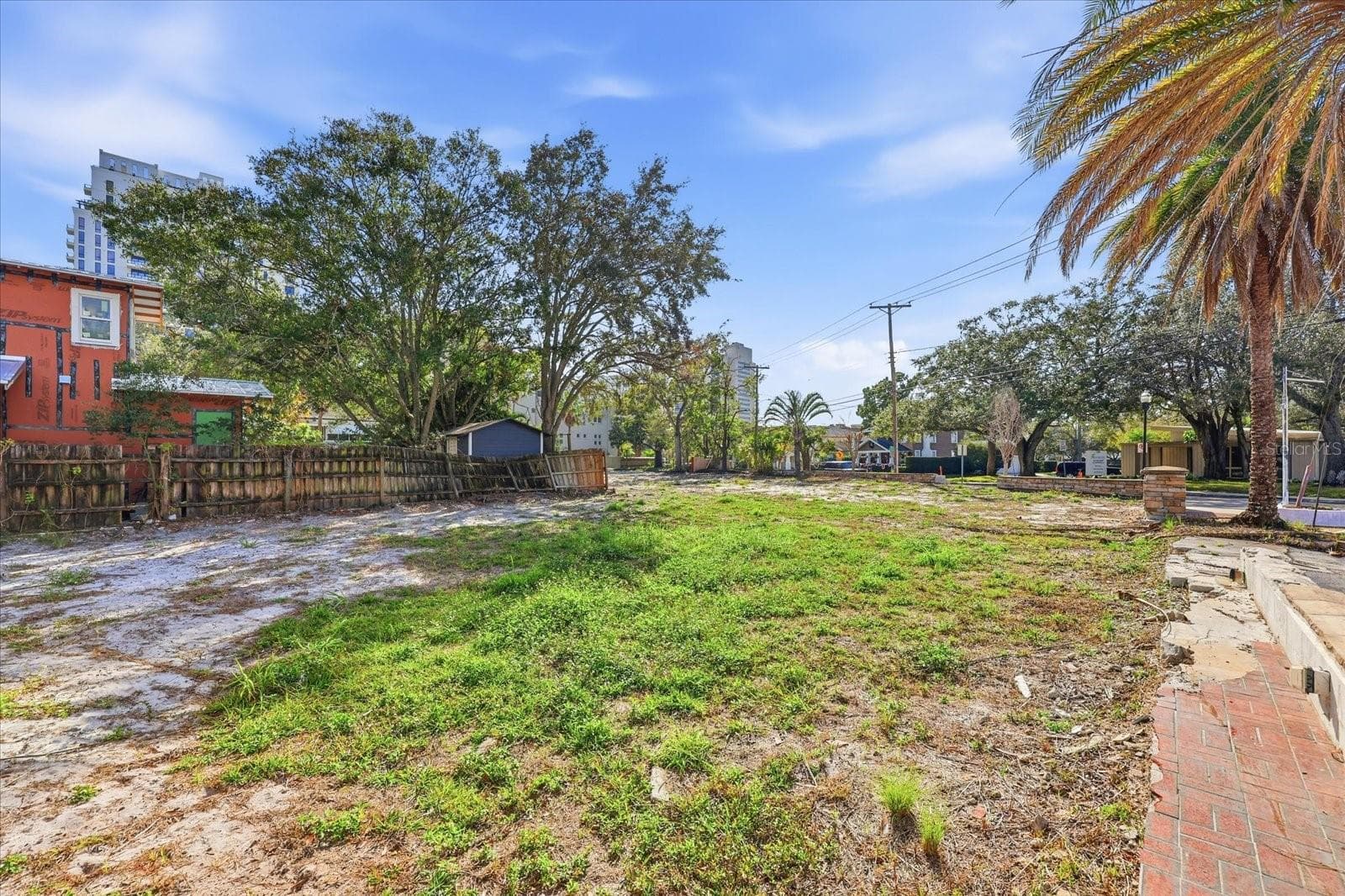 1504 S Howard Ave photo 4