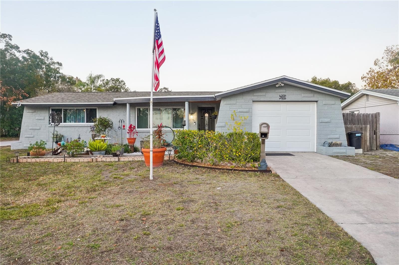 7615 Cumber Dr photo 2