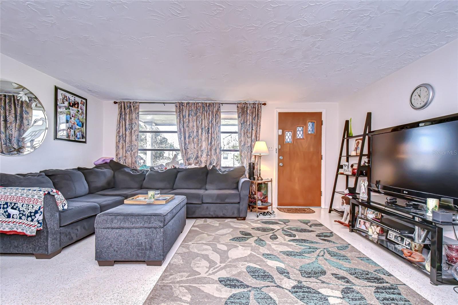 2128 Shannon Dr photo 4