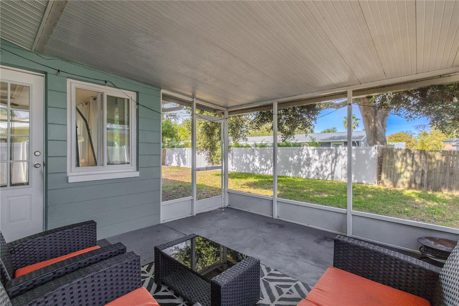 11615 Park Blvd photo 2