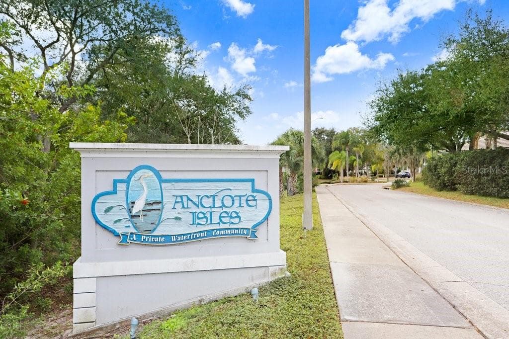 1161 Marina Dr photo 2