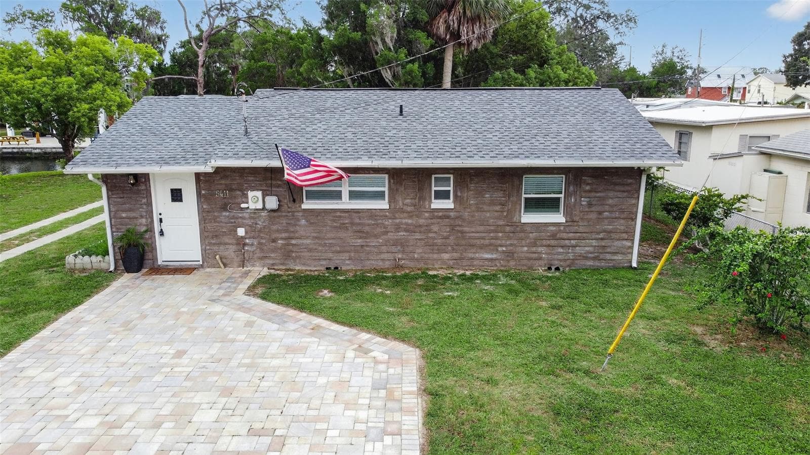 5411 Teal Dr photo 2