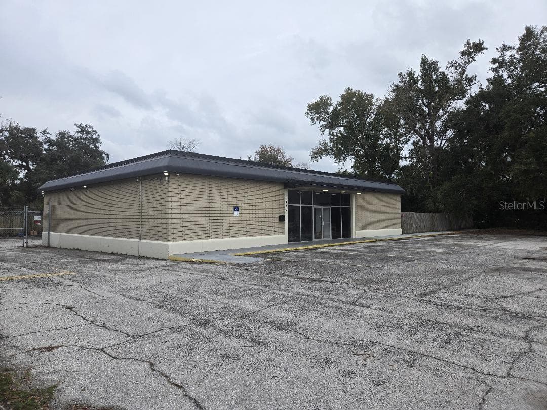 10517 Riverview Dr photo 2