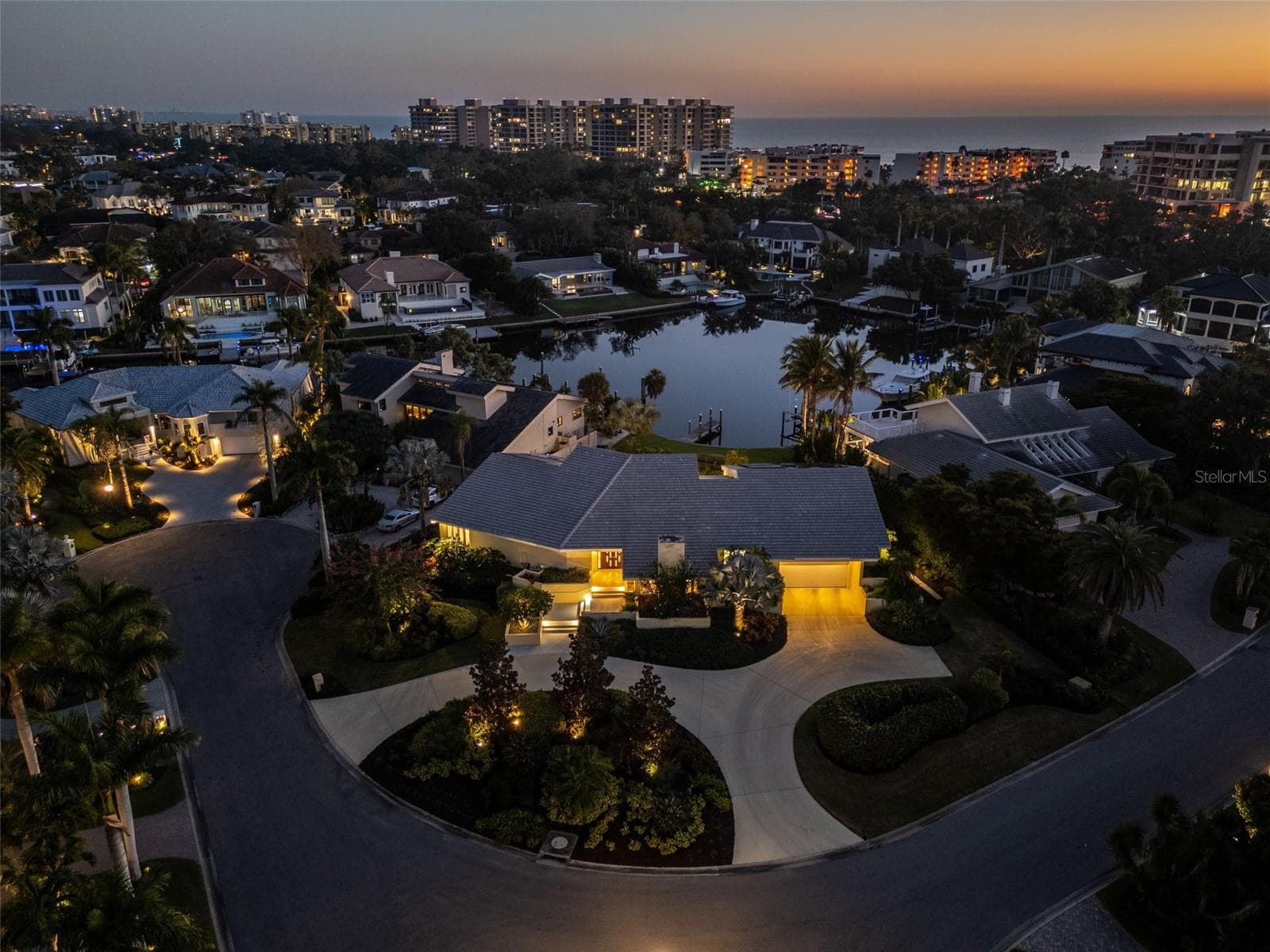 1571 Harbor Cay Ln photo 2