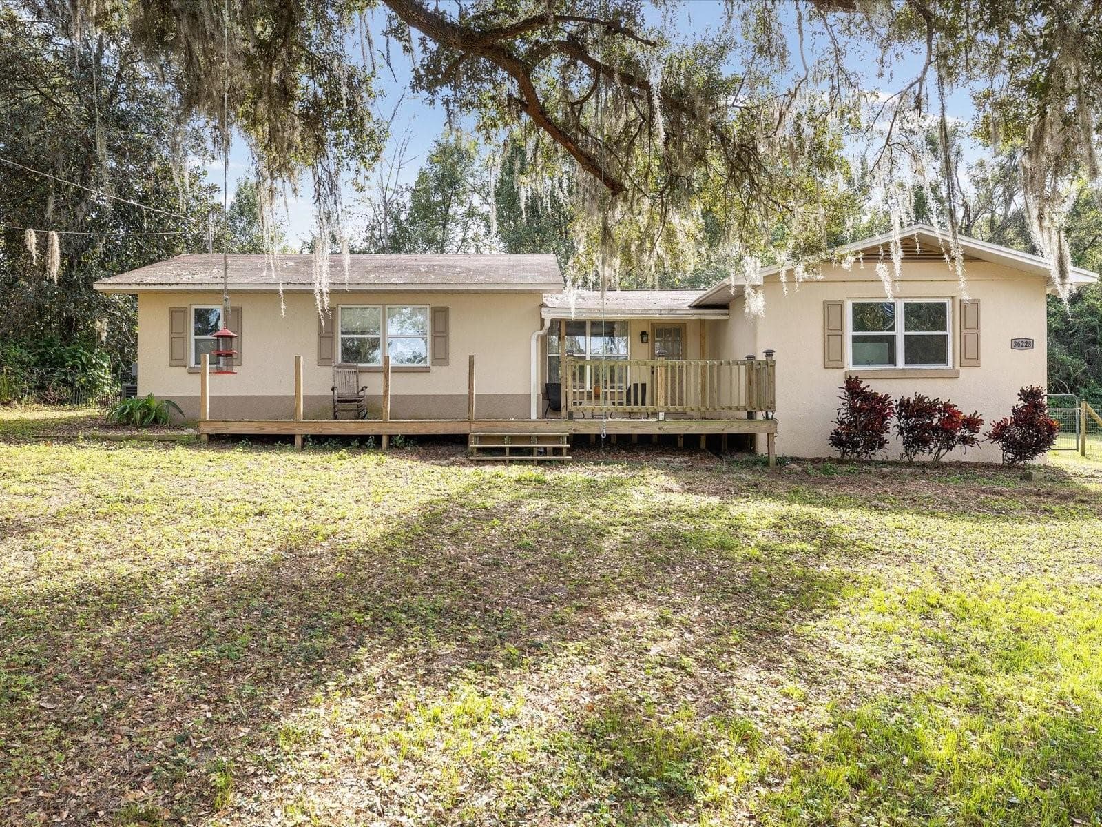36228 Clinton Ave photo 2