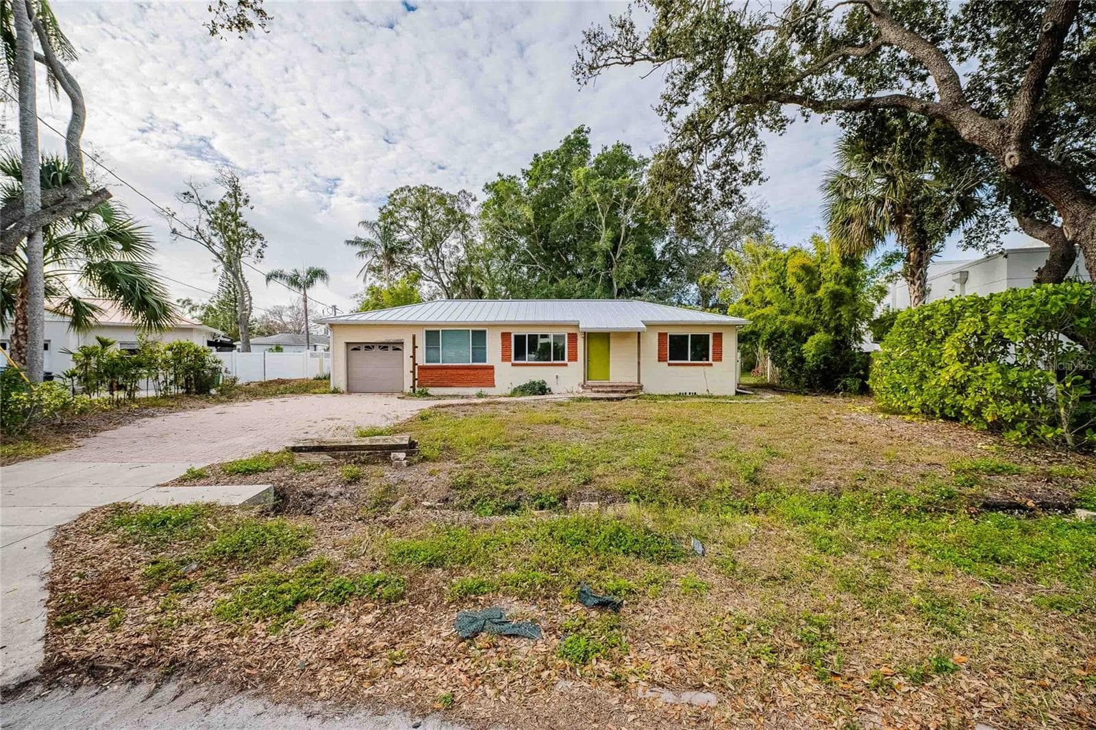 6213 Sanders Dr photo 2
