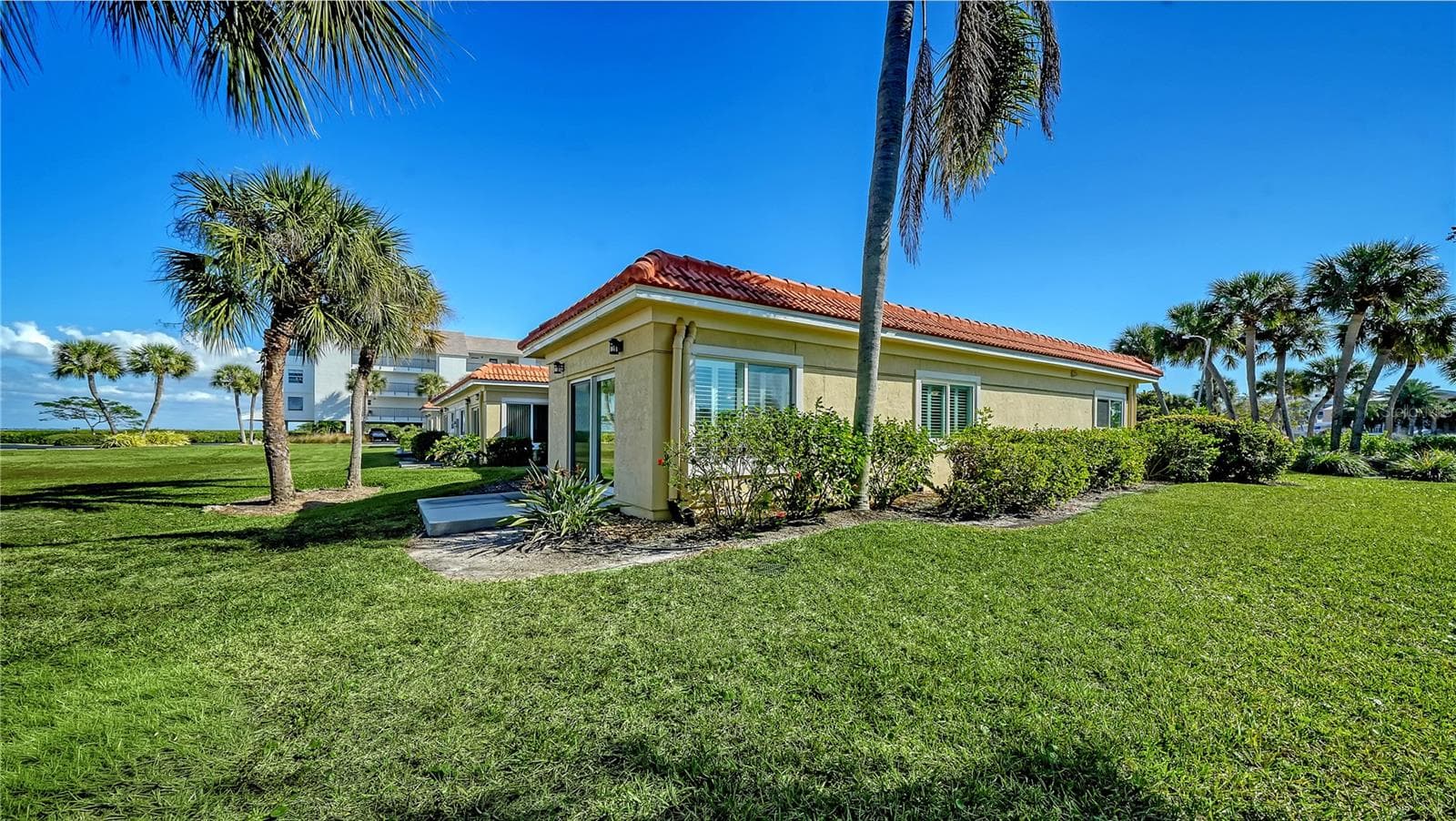 4750 Gulf Of Mexico Dr #Villa 8 photo 2