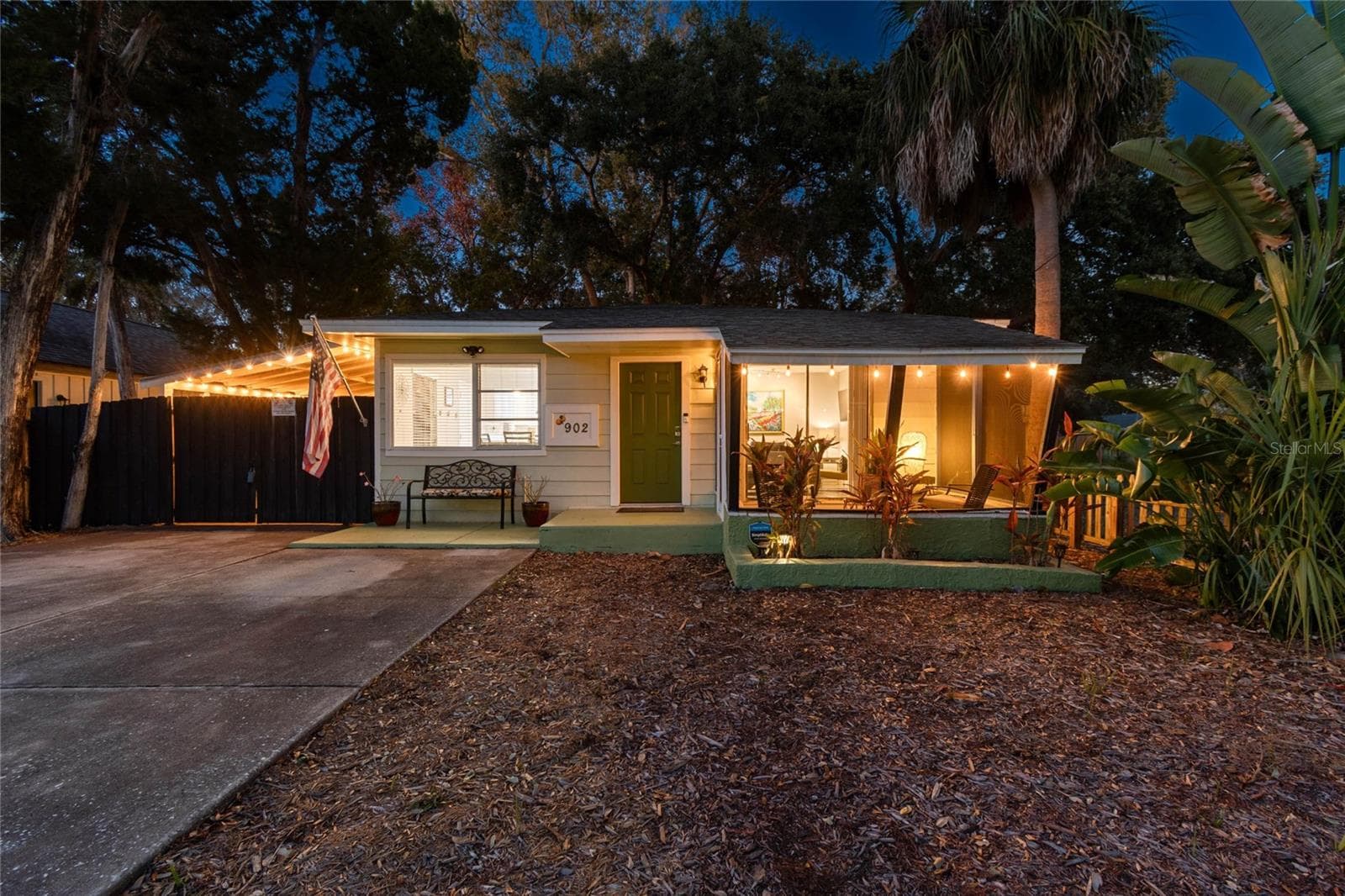 902 Beltrees St photo 2
