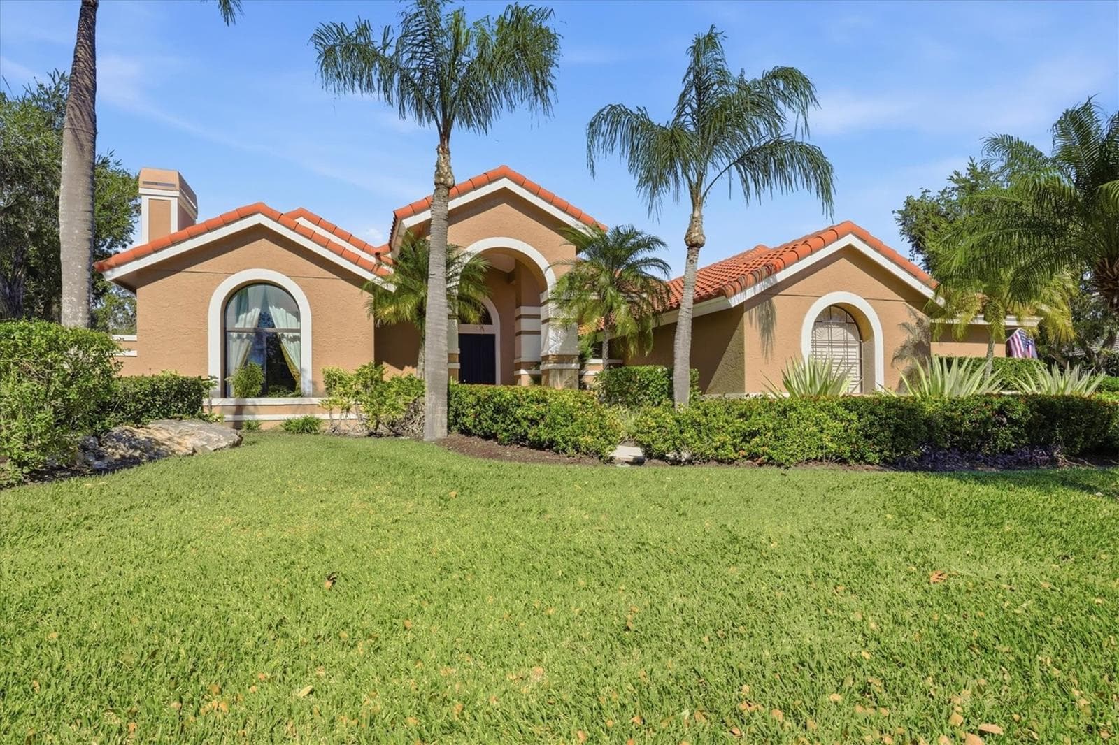 4221 Escondito Cir photo 2