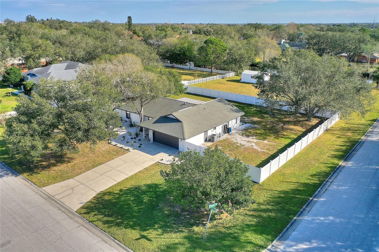 2054 Racimo Dr photo 2