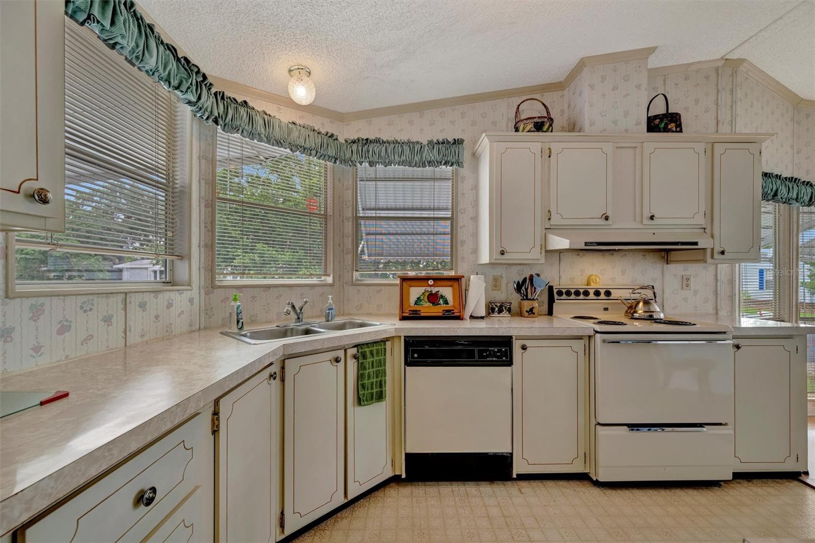 106 N Saint George Cir photo 5