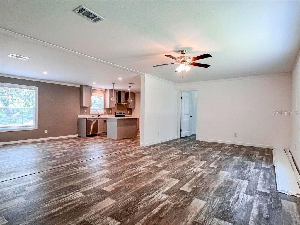 16108 Gupton St photo 2