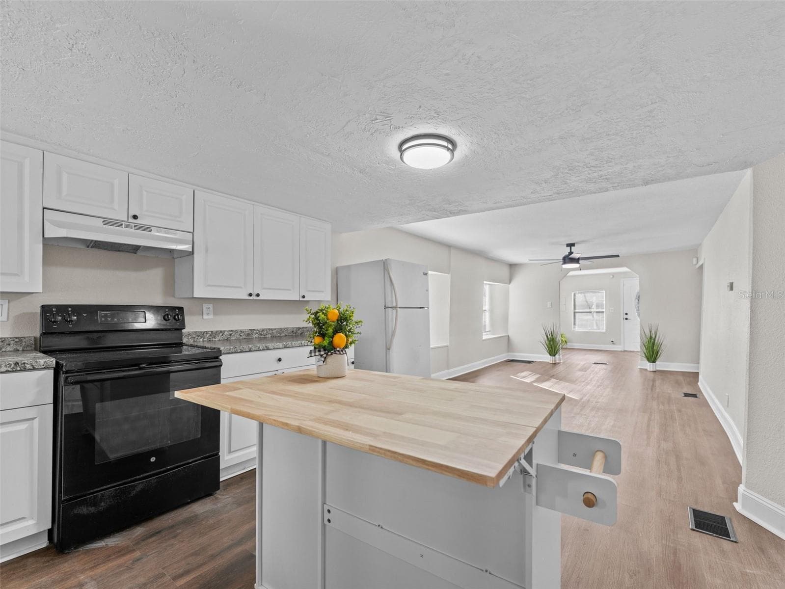 3622 E Mohawk Ave photo 5