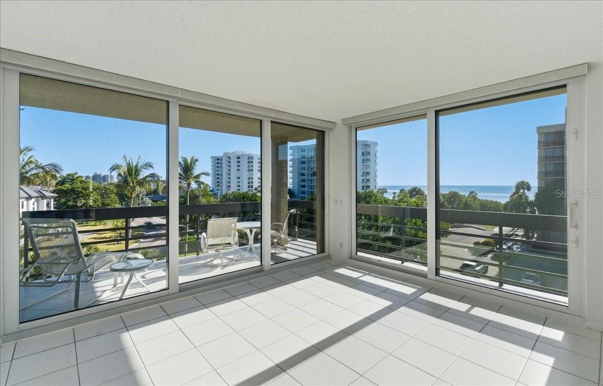 1065 Gulf Of Mexico Dr #305 photo 2