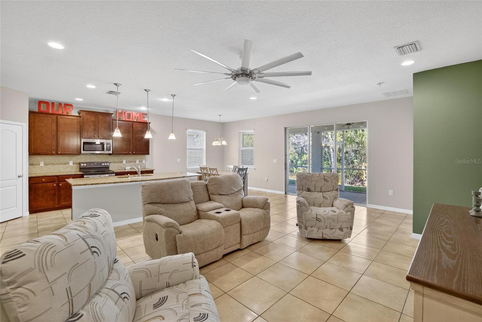 2819 Holly Bluff CT photo 4