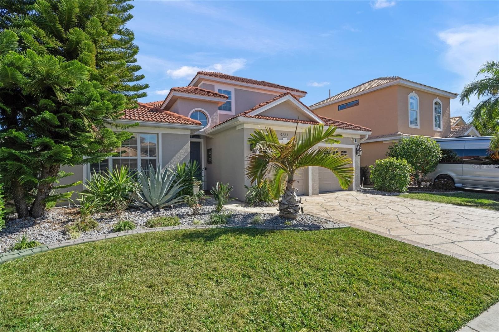 6723 Tailfeather Way photo 2