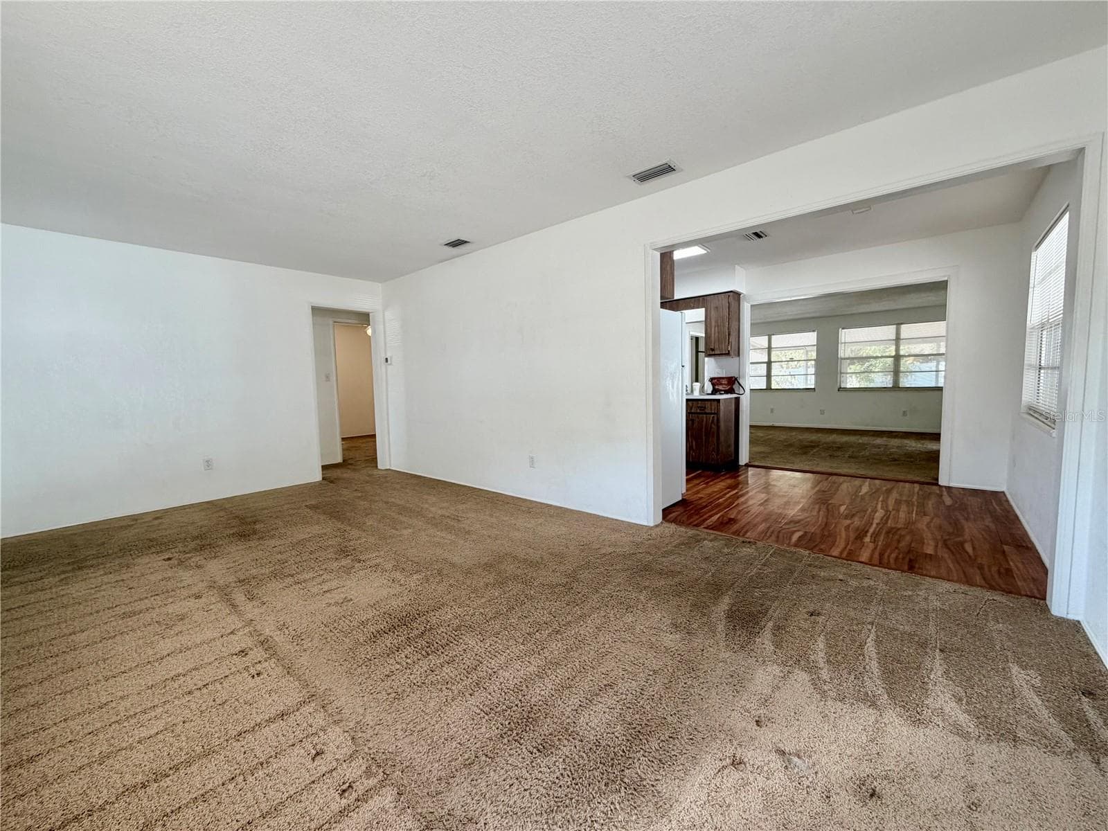 110 S Corona Ave photo 2