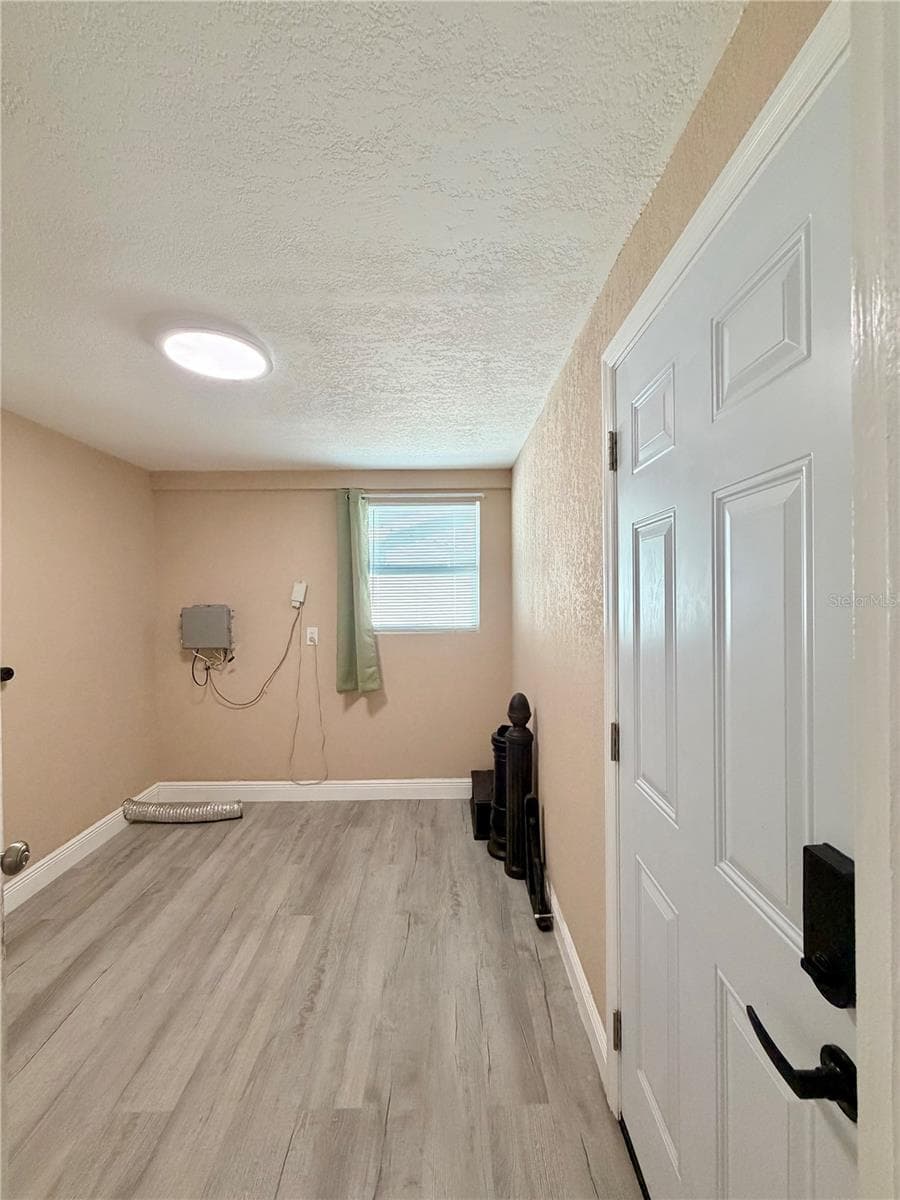 110 S Corona Ave photo 3