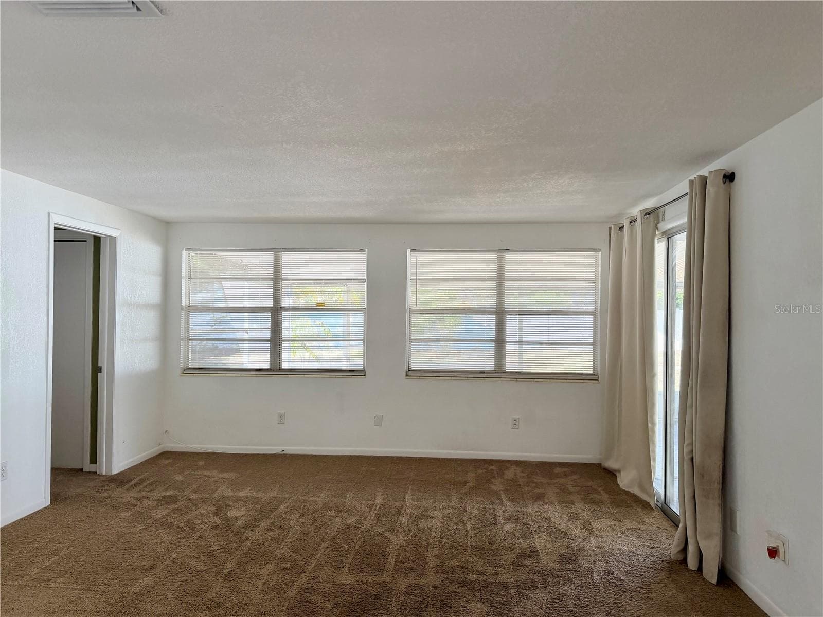 110 S Corona Ave photo 4