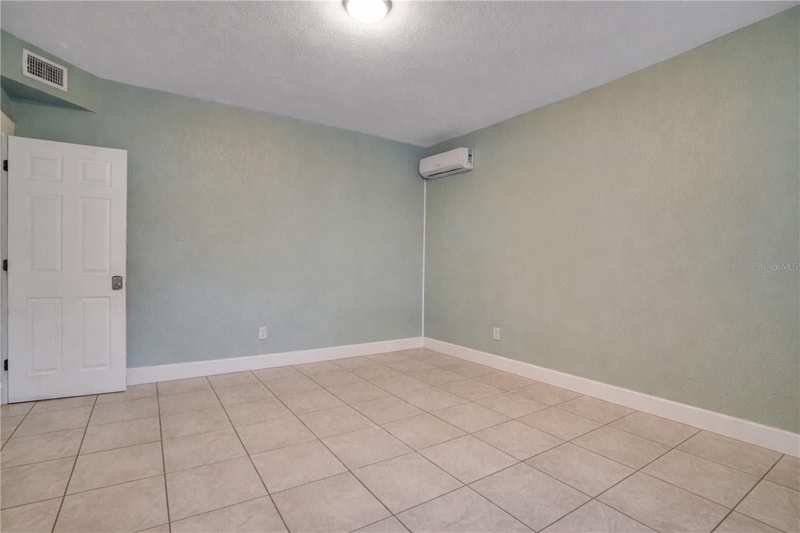 316 W Columbus Dr photo 5