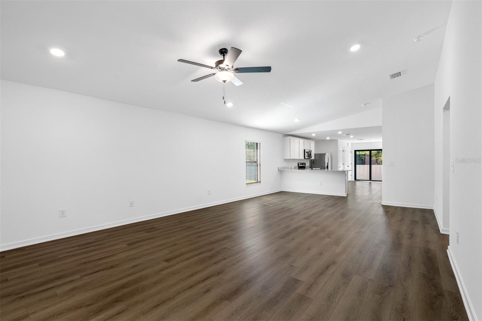 229 Galaxy Ave photo 3