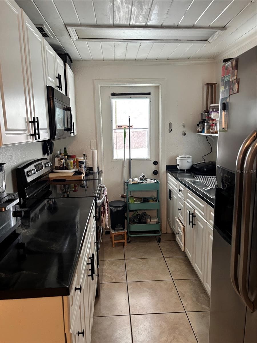 2440 Weber St photo 2