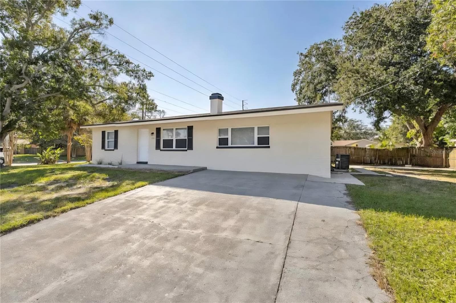 1004 N Betty Ln photo 2