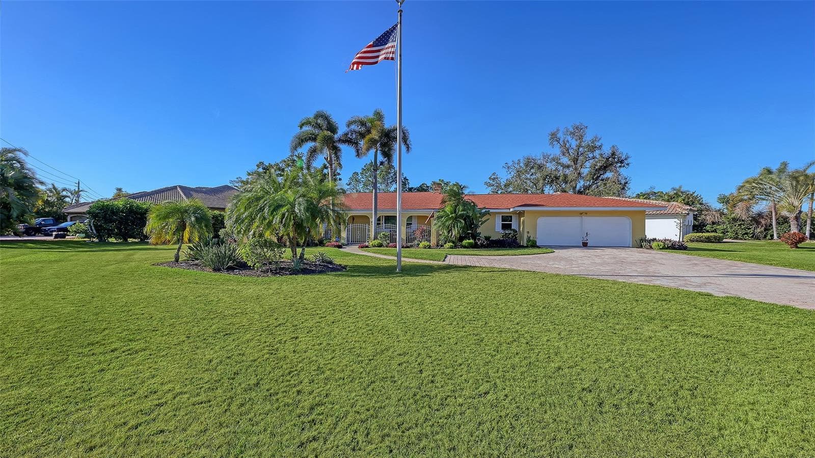 844 Magellan Dr photo 2