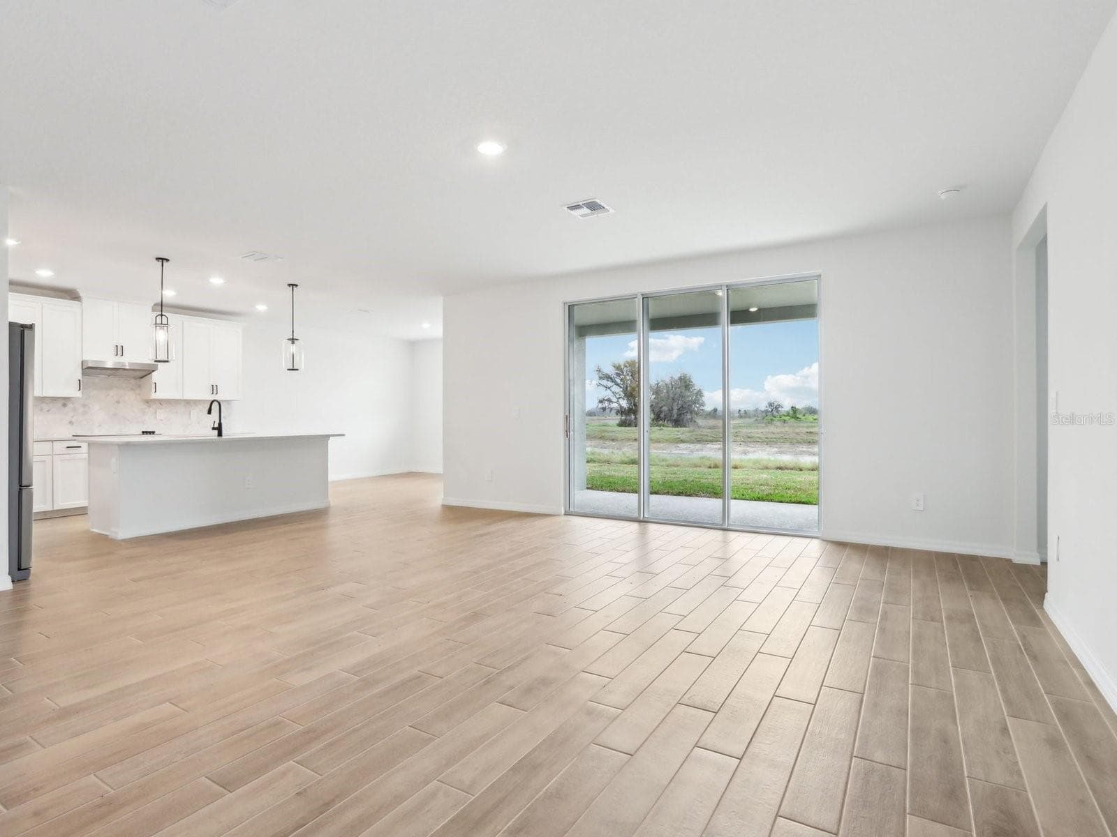 1705 Draughton Dr photo 2