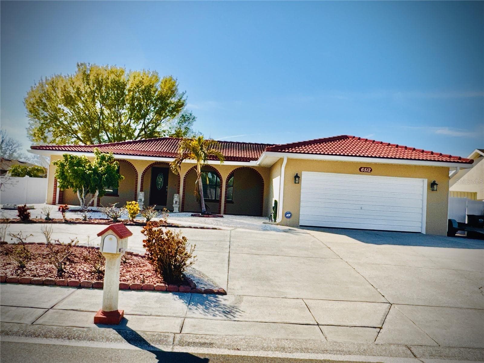 6512 Manila Palm Way photo 2