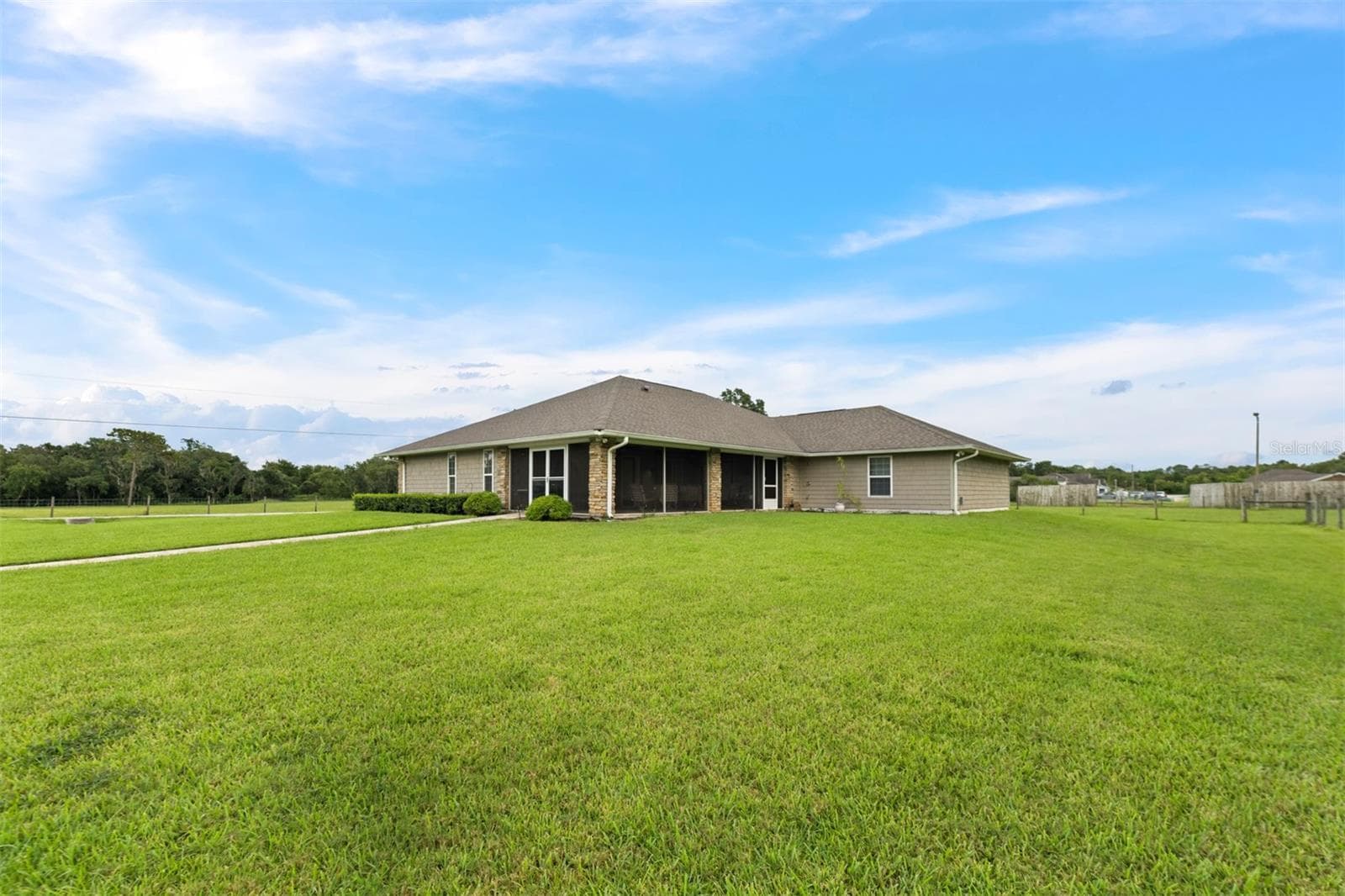 1450 Duff Rd photo 2