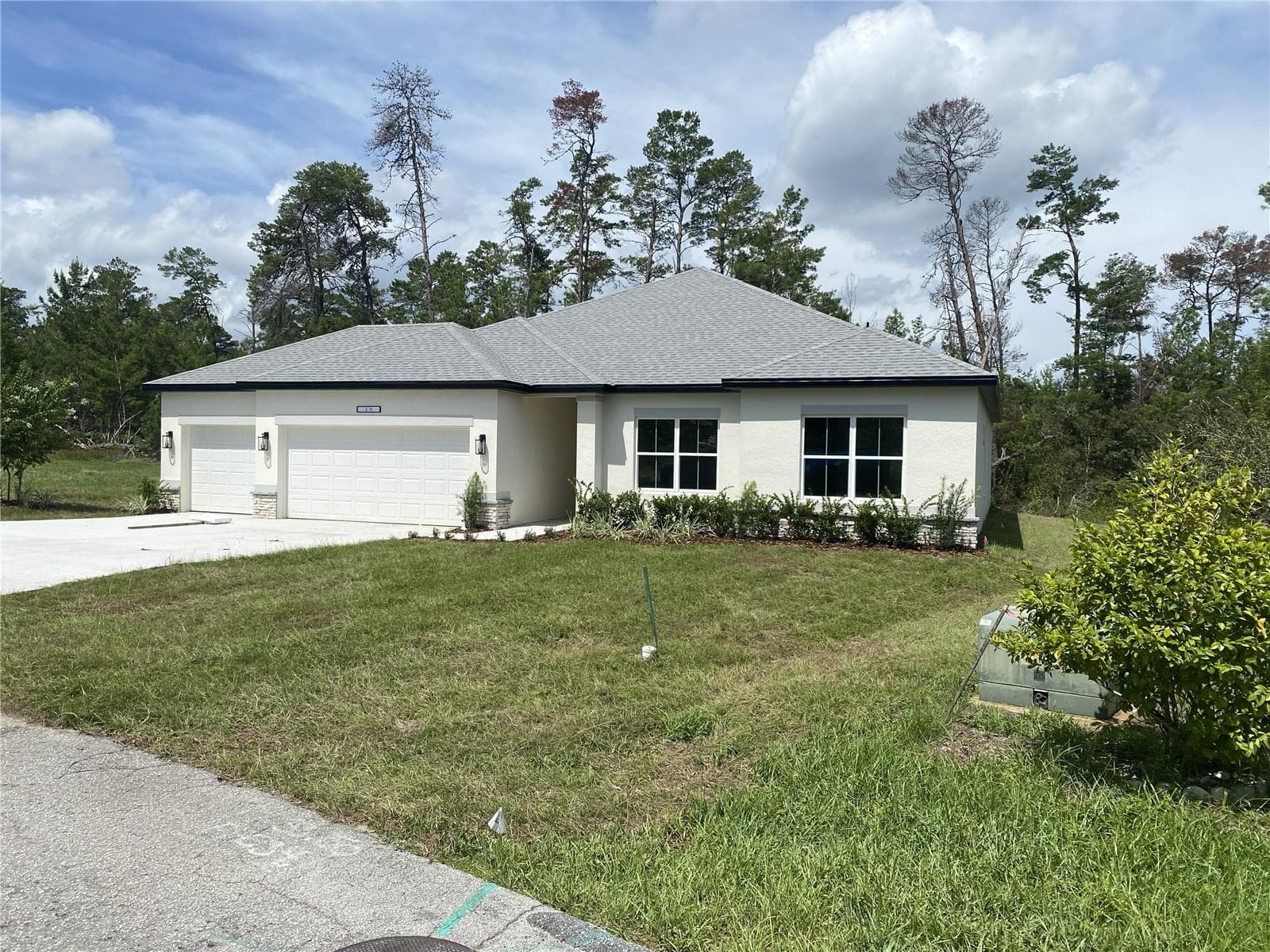 15158 Celeste Ave photo 3