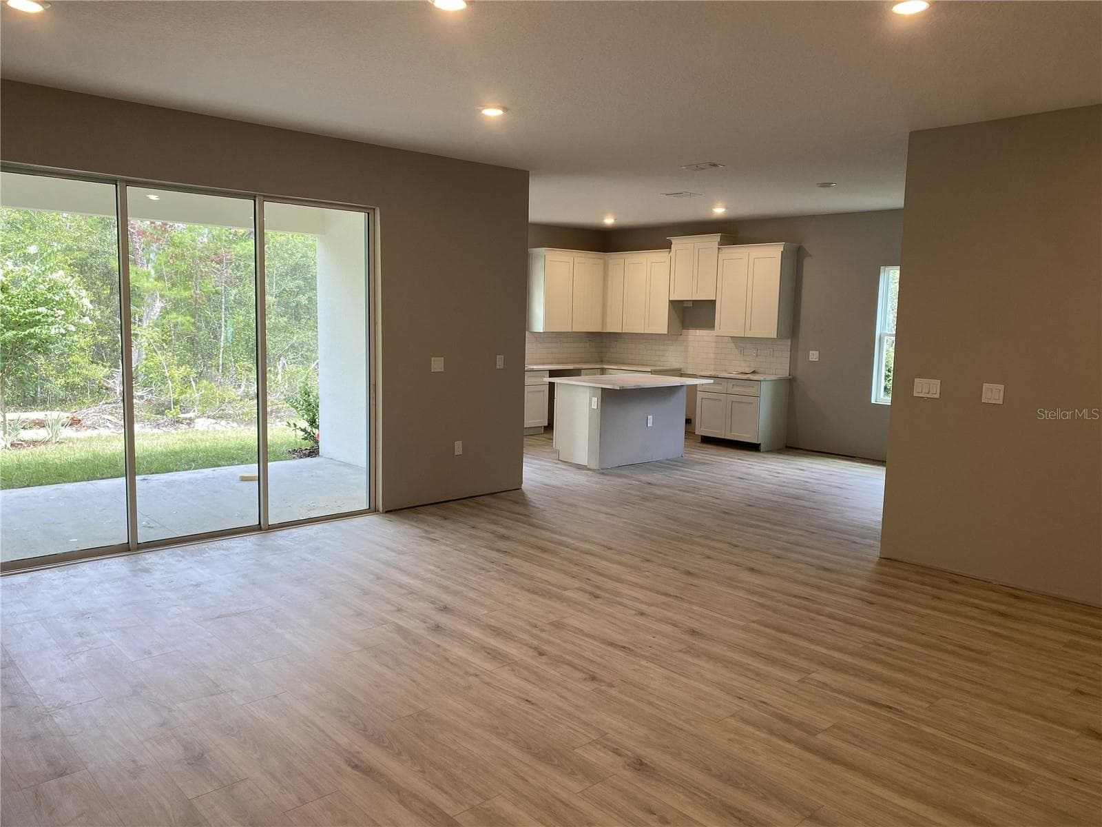 15158 Celeste Ave photo 4