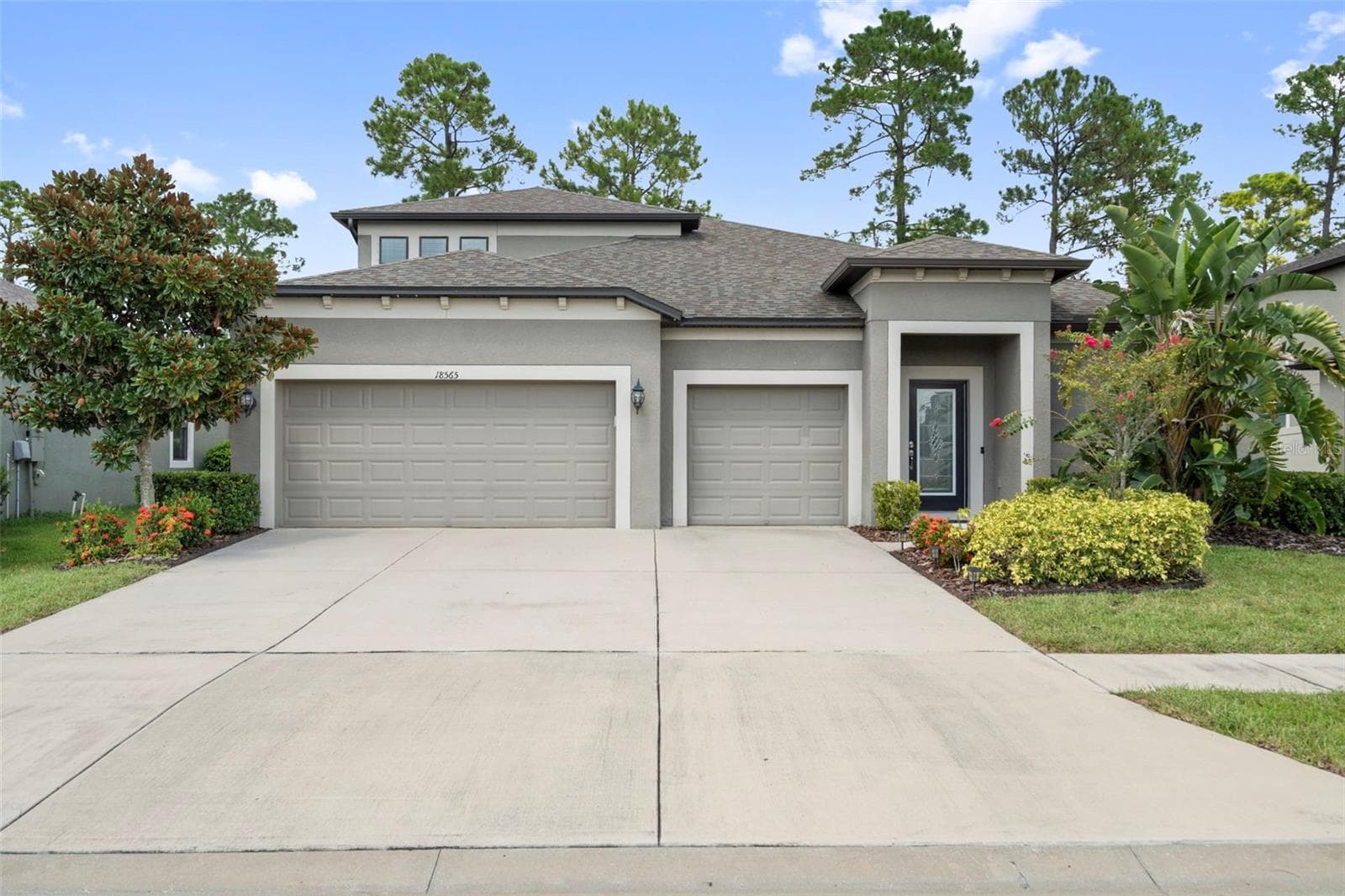 18565 Obregan Dr photo 2