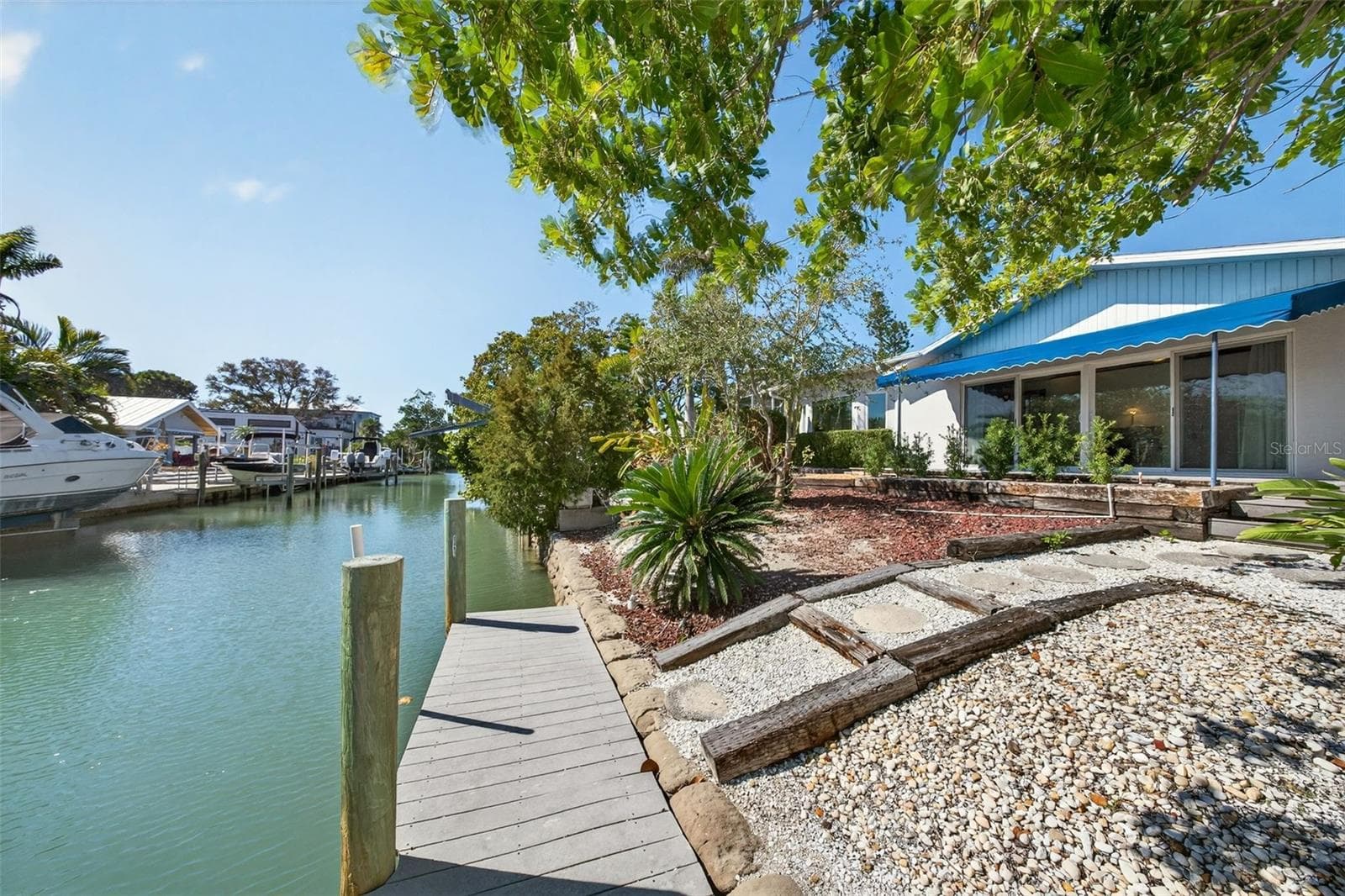 550 DE Narvaez Dr photo 3