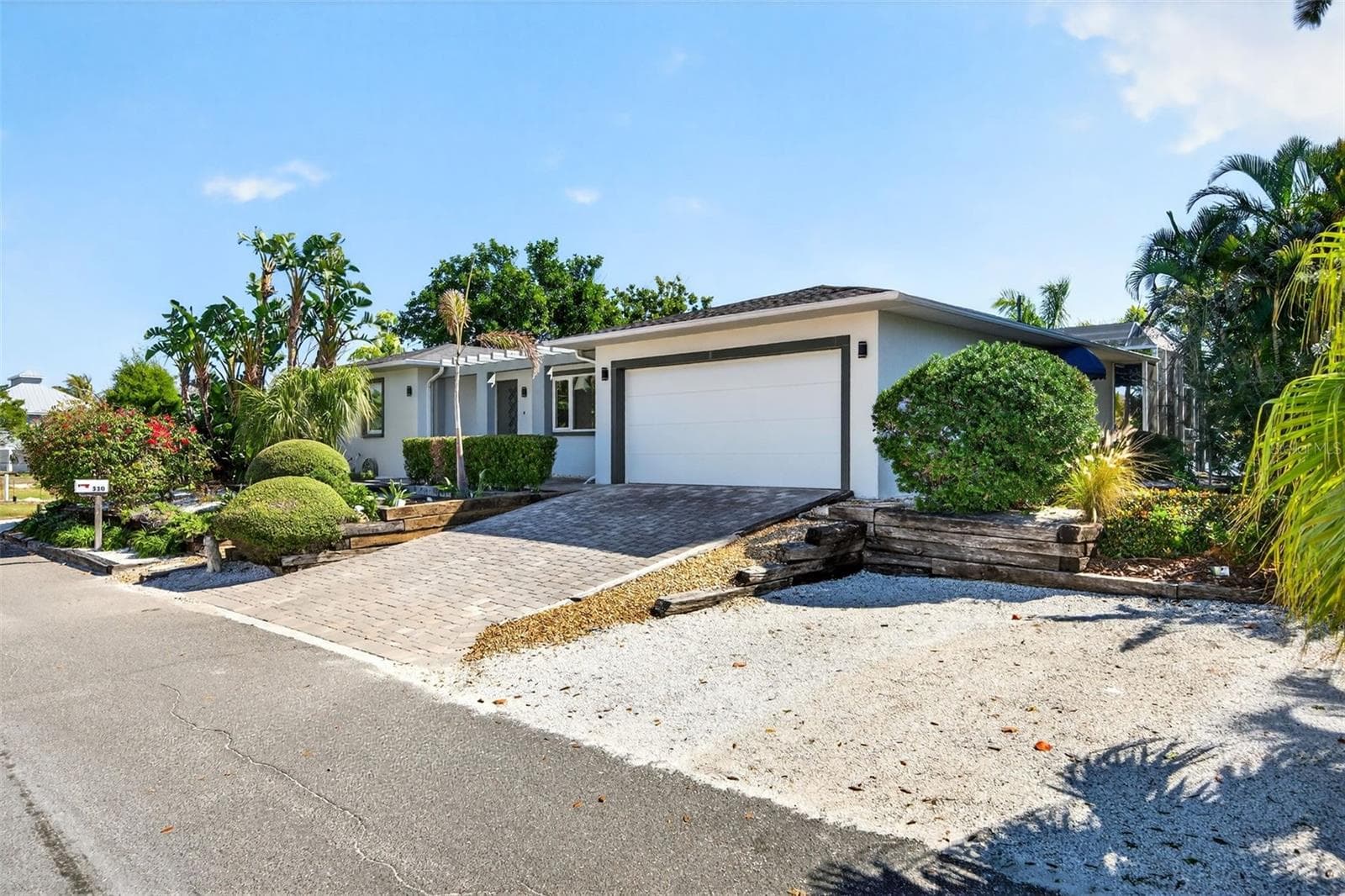 550 DE Narvaez Dr photo 5
