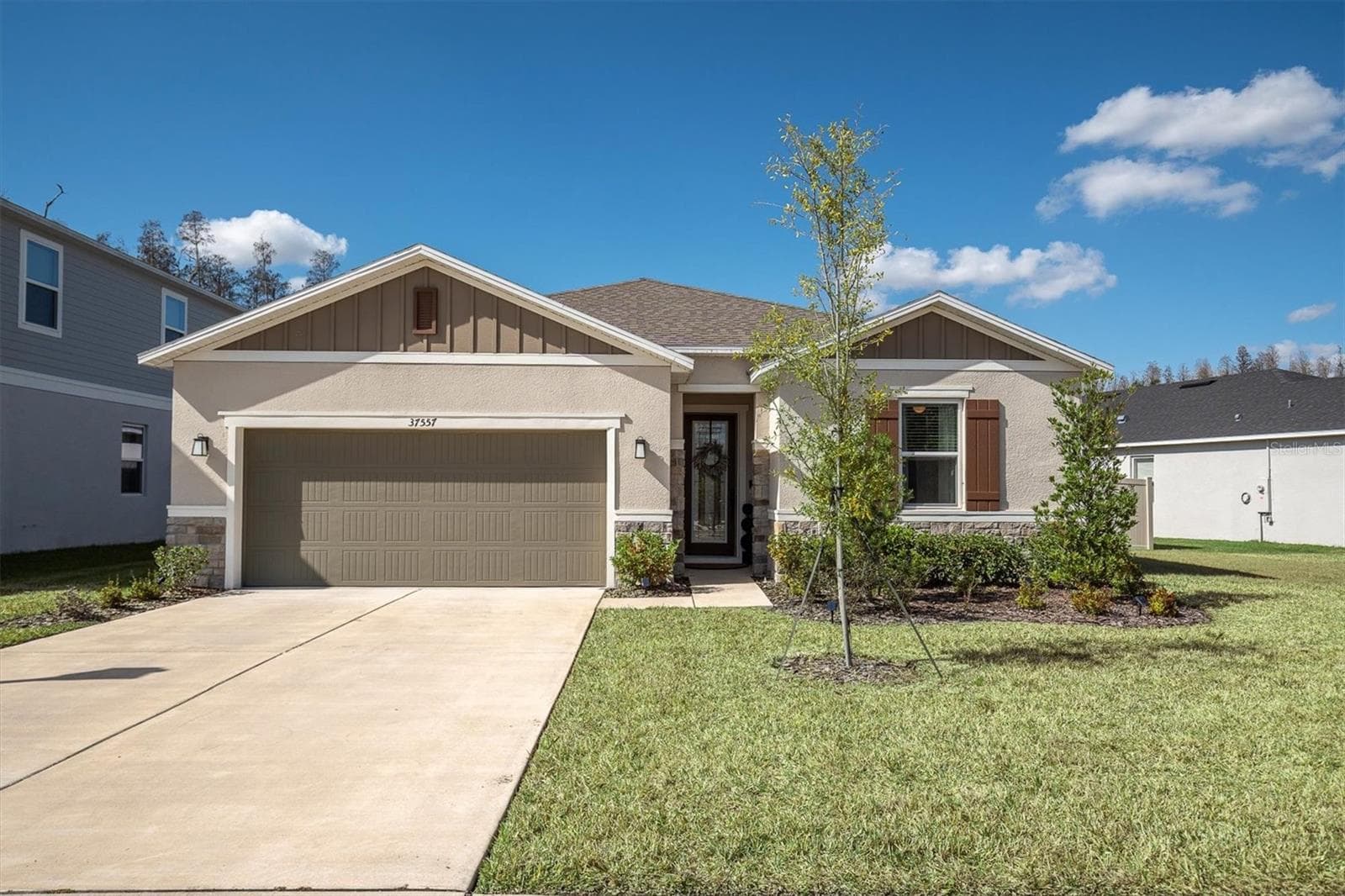 37557 MacKenzie Dr photo 2