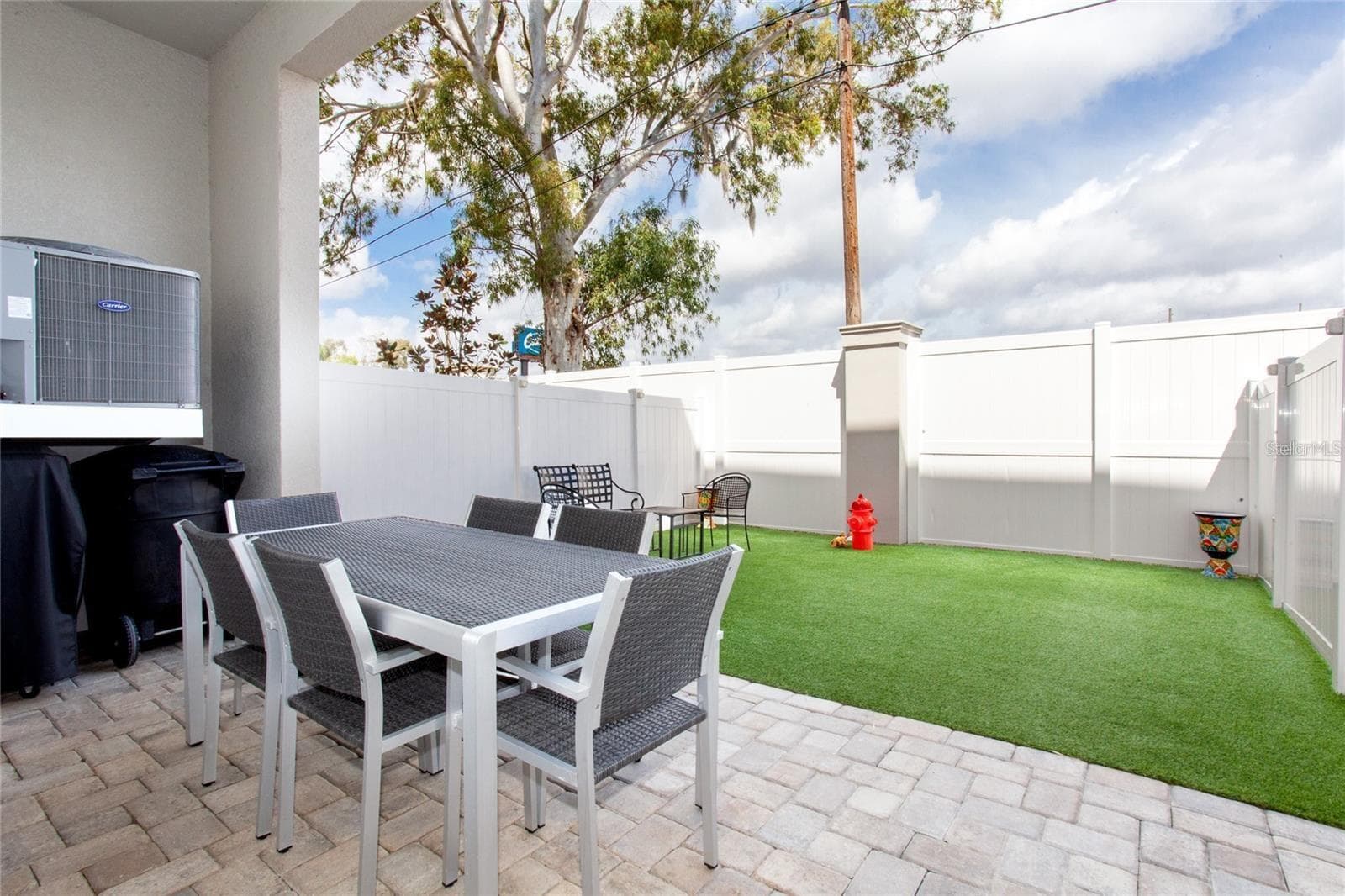 1273 Savona Dr NE photo 2