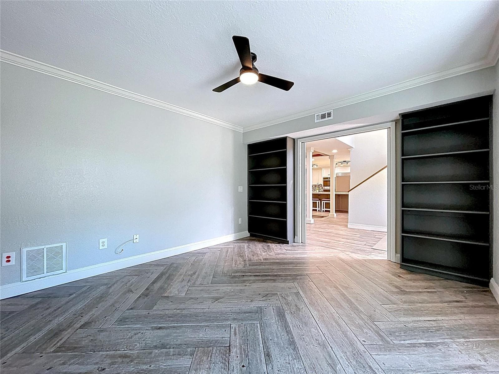 10655 Lakeview Dr photo 5