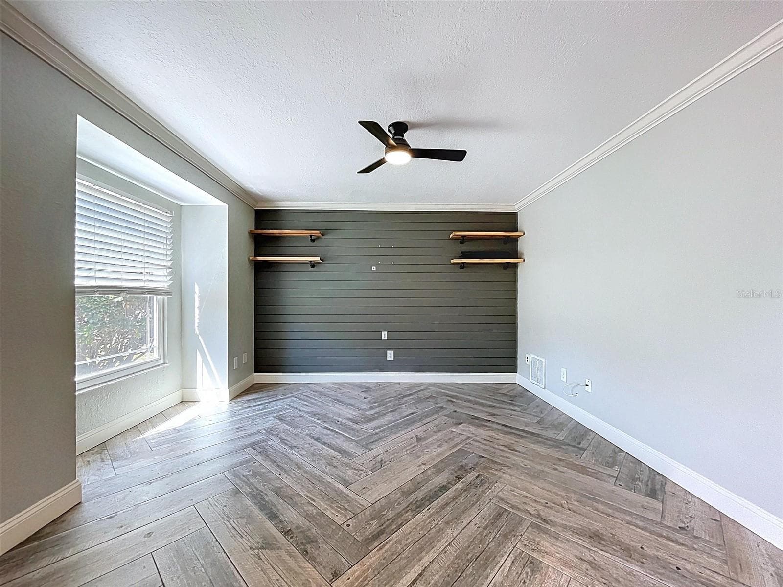 10655 Lakeview Dr photo 4