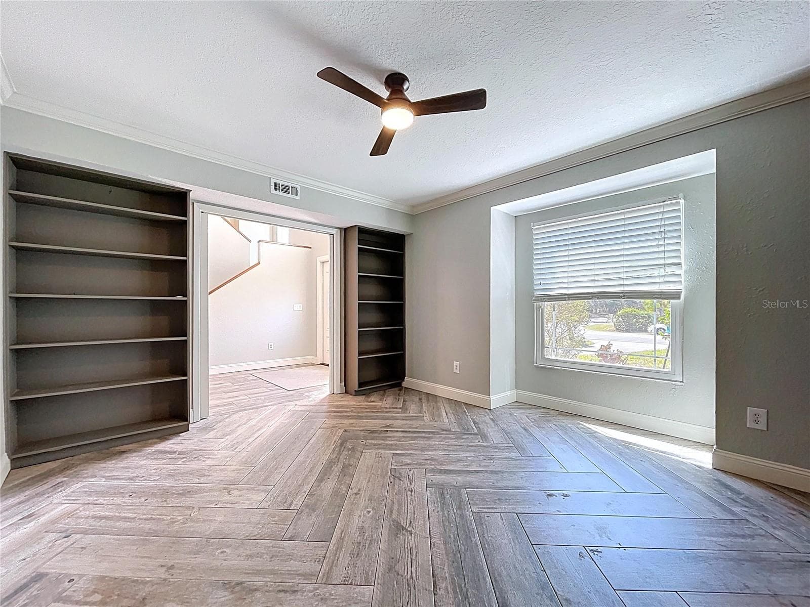 10655 Lakeview Dr photo 3