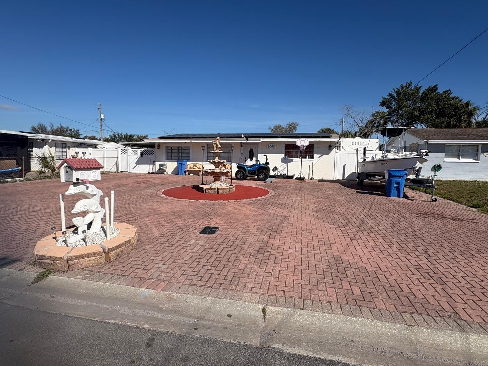 6005 W Clifton St photo 2